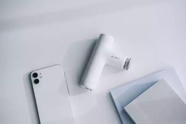ココロとカラダを見つめる家電ブランド、AiMY（エイミー）より超軽量「エイミー コンパクトビューティーガン」を発売