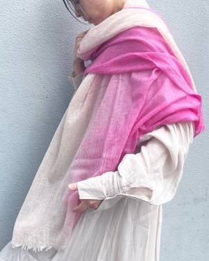 一足早く春を取り入れる◎　ニーディングカシミヤのストールブランド「Luna Luce Lit to（ルナルーチェ リット）」　２２年春の新柄【MOONBAT】