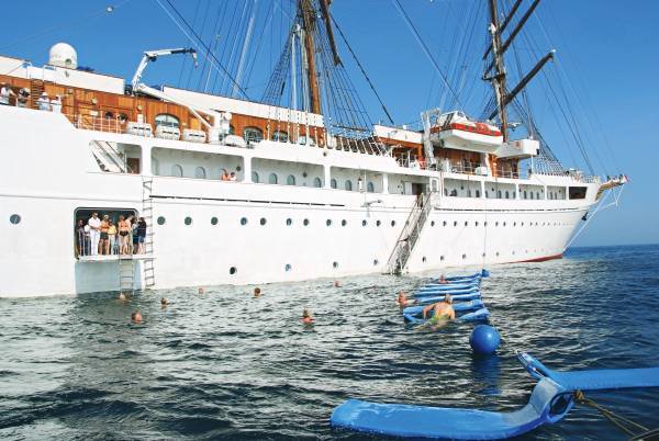 本物の帆船のクルーズ船【シークラウド】のクルーズをコース限定半額でご提供