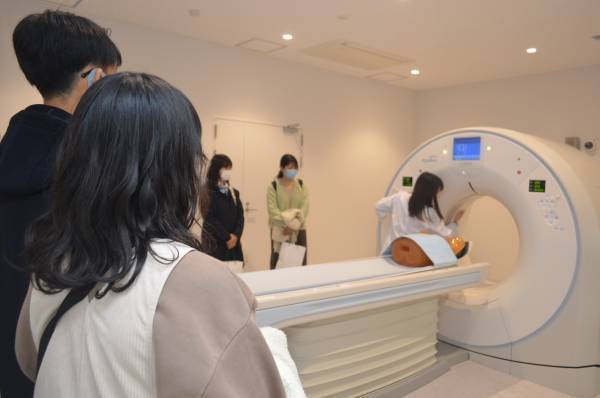 【森ノ宮医療大学】最先端医療を体験！「中学生サマーセミナー」を開催―臨床検査・臨床工学・診療放射線―