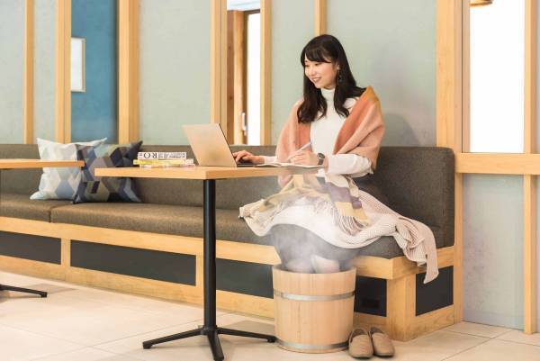 【BEB5軽井沢】源泉のお湯をホテルまでデリバリー「源泉足湯デリバリーサービス」提供 ～好きなお酒やおつまみを片手に足湯を楽しむ～｜期間：2023年1月4日～2月28日