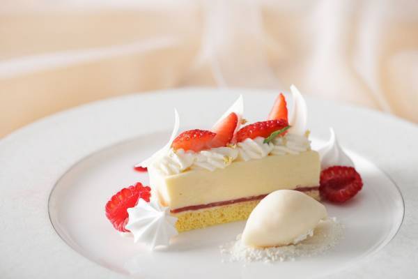 冬に美味しい食材を使用した、繊細で色鮮やかな料理長自慢のフレンチコース 『アーティスティックフレンチ～STRINGS CHRISTMAS ADVENT～ 』 期間限定販売