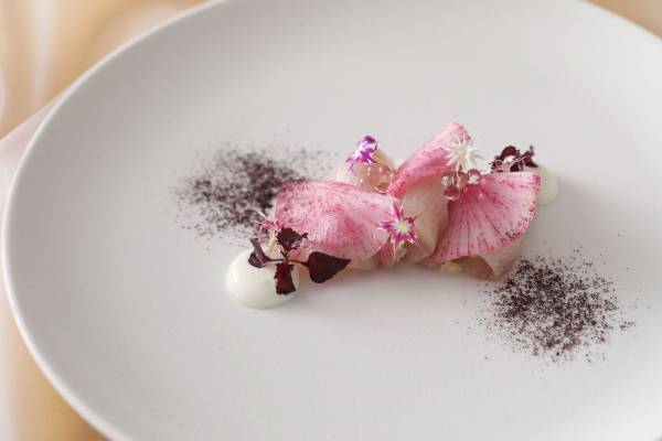 冬に美味しい食材を使用した、繊細で色鮮やかな料理長自慢のフレンチコース 『アーティスティックフレンチ～STRINGS CHRISTMAS ADVENT～ 』 期間限定販売