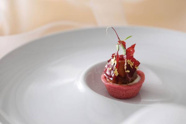 冬に美味しい食材を使用した、繊細で色鮮やかな料理長自慢のフレンチコース 『アーティスティックフレンチ～STRINGS CHRISTMAS ADVENT～ 』 期間限定販売