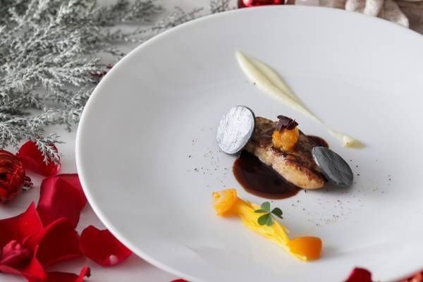 冬に美味しい食材を使用した、繊細で色鮮やかな料理長自慢のフレンチコース 『アーティスティックフレンチ～STRINGS CHRISTMAS ADVENT～ 』 期間限定販売