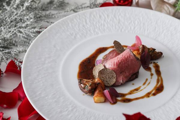 冬に美味しい食材を使用した、繊細で色鮮やかな料理長自慢のフレンチコース 『アーティスティックフレンチ～STRINGS CHRISTMAS ADVENT～ 』 期間限定販売