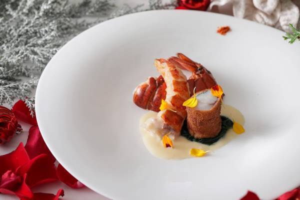 冬に美味しい食材を使用した、繊細で色鮮やかな料理長自慢のフレンチコース 『アーティスティックフレンチ～STRINGS CHRISTMAS ADVENT～ 』 期間限定販売