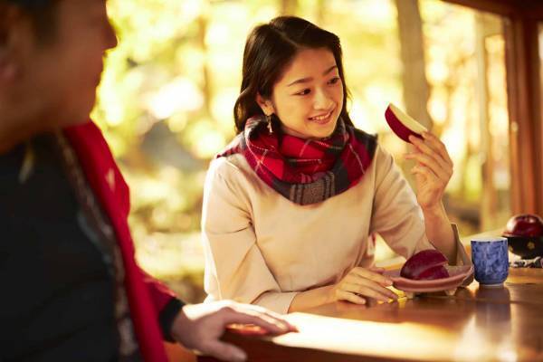 【青森屋】「紅葉りんご馬車」運行　～馬車に乗って紅葉とりんごを堪能～｜期間：2022年10月1日～11月28日