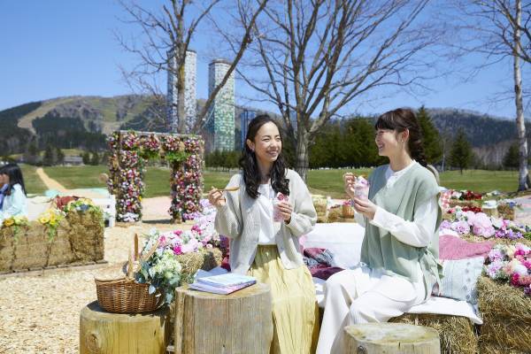 【トマム】広大なファームエリアで花を満喫するイベント 「ファームの花咲くリゾナーレ」開催｜期間：2022年4月28日～5月10日