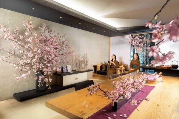 【星のや東京】オープントップバスで夜桜を堪能する「お花見ナイトバスクルーズ」や館内でお花見を楽しむ「お花見フロア滞在」今年も提供｜期間：2022年3月19日〜4月10日
