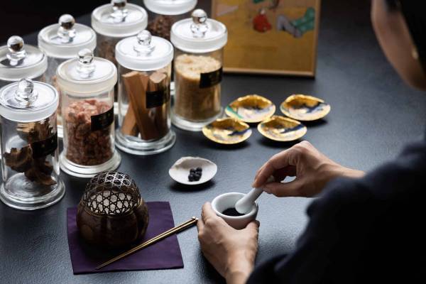 【星のや京都】冬の静かな奥嵐山でゆったりと過ごす「山眠る冬ごもり滞在」開催 ～練香づくりや貸し切り屋形舟で一服のお茶を楽しむ～｜期間：2022年12月15日～2023年3月10日