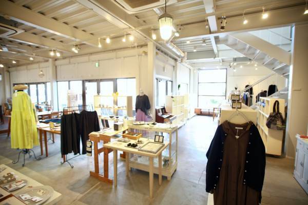 赤池駅から徒歩14分『Seasonal-Lab』はヘアサロン&カフェ&アパレルを1つの空間で提案する新感覚スポット！駅近ドットコムで情報を公開中