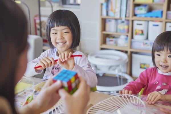 アジアの英語学習先進国「韓国」の学習メゾットで英語脳を育てる！子供向けホームスクーリング型英語学習サービス「おうちインター」