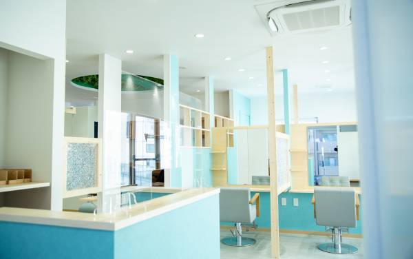 京急川崎駅より徒歩2分！最高級の髪質改善などトップクラスの技術を持つ『U-REALM 川崎』で憧れのスタイルを叶えませんか？詳しい情報を駅近ドットコムで公開