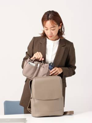 【ユーザーの声から生まれる共創企画「VOICE」の第2弾】 インスタグラムで集まったフォロワーの声をもとに、“欲しい”が全部詰まった女性向けビジネスリュックを商品化