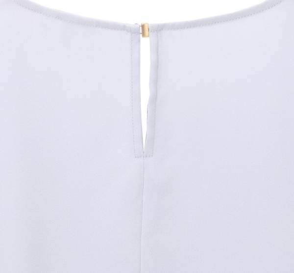 花粉対策に悩むビジネスパーソンに向け前年好評のブラウスを改良しリニューアル　花粉がつきにくいブラウスに撥水効果をプラスして発売