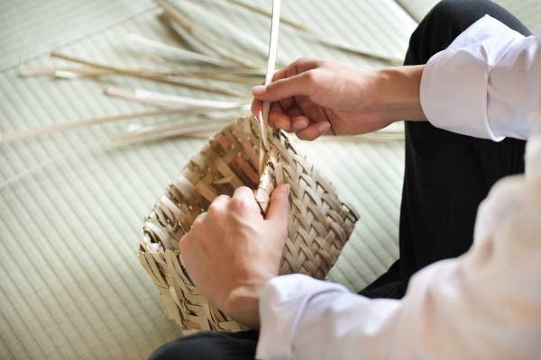 【星のや竹富島】島の植物で民具を編みあげるアクティビティ「島の手仕事滞在」実施　～素朴ながらも豊かな暮らしを体感～｜期間：2022年9月1日～11月30日