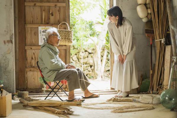 【星のや竹富島】島の植物で民具を編みあげるアクティビティ「島の手仕事滞在」実施　～素朴ながらも豊かな暮らしを体感～｜期間：2022年9月1日～11月30日