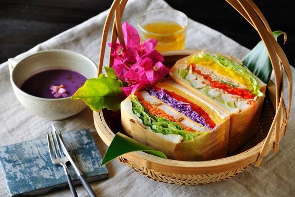 【星のや沖縄】色彩豊かな春の自然を紅型に映す 「みーぐすい滞在」を開催｜開催期間：2022年3月1日～5月31日