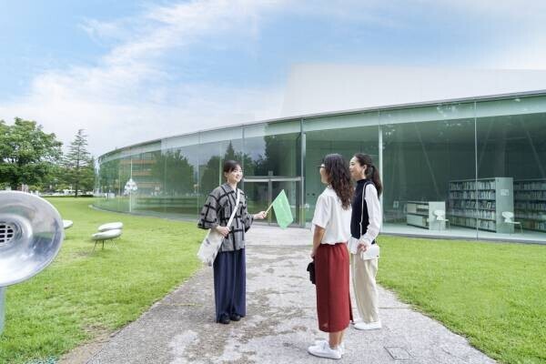 【OMO5金沢片町】金沢21世紀美術館とOMOで考案したオリジナルツアー提供　美術館内をお散歩している気分で21美の魅力を体感できます│期間：2022年9月16日から通年