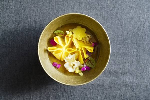 【星のや沖縄】宮廷料理に精通する星のや沖縄のシェフとともに宮廷料理づくりに挑戦できる「琉球宮廷料理づくり」開催｜期間：2022年9月1日～11月30日