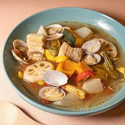 人気インフルエンサーでダンサーのYURINOと須田アンナのユニット『アンエンユリ』がフィリピンの国民食「シニガンスープ」をプロデュース！「 LODI SOUP／ロディースープ」が渋谷にオープン！