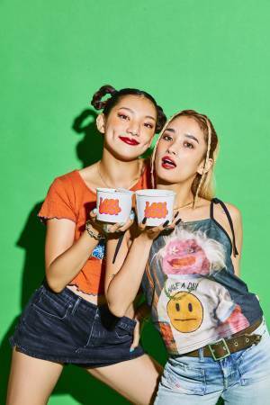 人気インフルエンサーでダンサーのYURINOと須田アンナのユニット『アンエンユリ』がフィリピンの国民食「シニガンスープ」をプロデュース！「 LODI SOUP／ロディースープ」が渋谷にオープン！