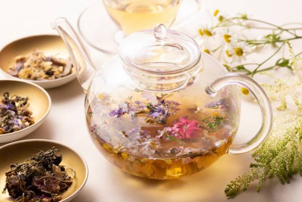 【星のや軽井沢】1日1組限定　新緑に囲まれた水上の特別席で手毬寿司などを楽しむ「プライベート花朝食」実施｜期間：2022年5月15日～6月15日