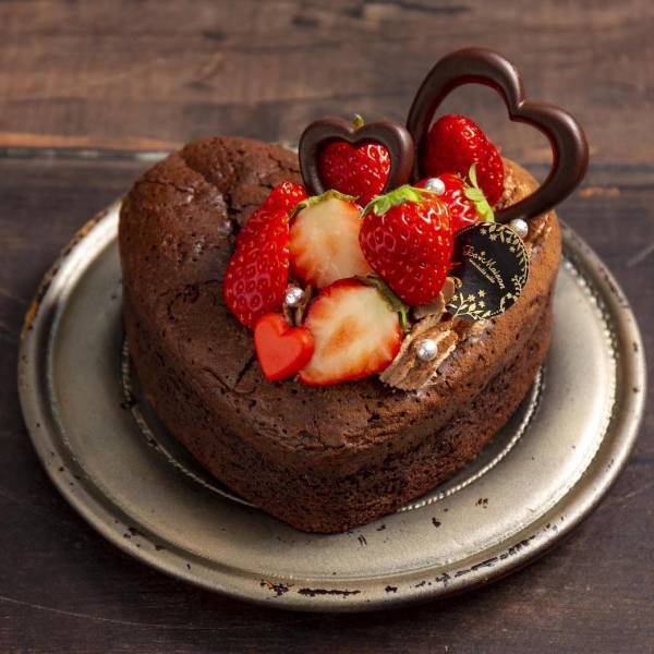 "バレンタイン限定"とろっとチョコがとろけるケーキ【ラ・メゾン アンソレイユターブル】あまおうとメルティ・ショコラムースのタルト、2022年2月1日（火）新発売
