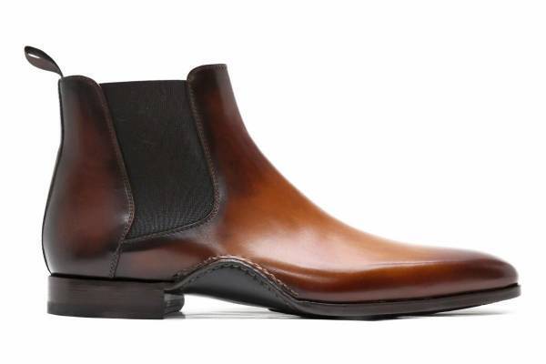 スペインの高級靴ブランド「MAGNNANI」より、 屈曲性に富んだオン・オフ使いやすいパティーヌブーツを発売