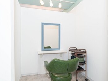 プチプラなのにハイクオリティー！半個室のプライベートサロン『カラー&ヘッドスパ ナナイロ』の情報をFindサービスで公開