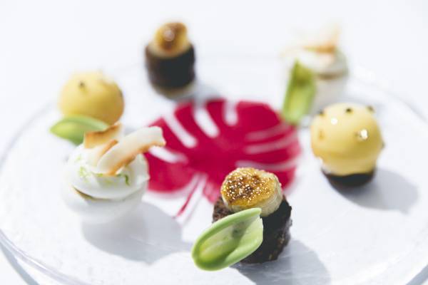 【ダーワ・悠洛 京都】 Perrierモクテルと共に、南国フルーツのスイーツを 　「Summer Afternoon Tea Set with Perrier」販売