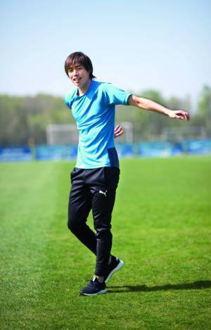 サッカー日本代表・伊東純也選手唯一の著書、続々重版御礼！ 伊東純也選手サイン入りトレーニングウェア プレゼントキャンペーン