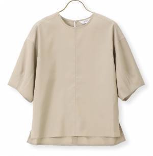 屋外のジメジメや屋内の冷え、変化が大きい温度・湿度環境でも快適に～機能性商品「コントロールα」シリーズから女性向けブラウスが新登場～