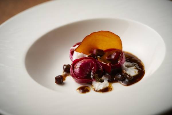 秋の食材をこだわりの料理で味わい尽くす！ 期間限定の炭火焼ステーキコースとジェラートが新登場‼