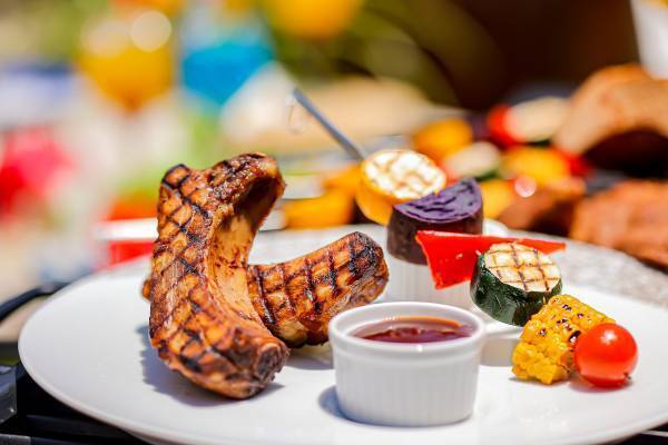 ベイサイドを見渡す緑あふれるガーデンでハワイ気分を満喫！ 『Hawaiian Summer Garden』開催