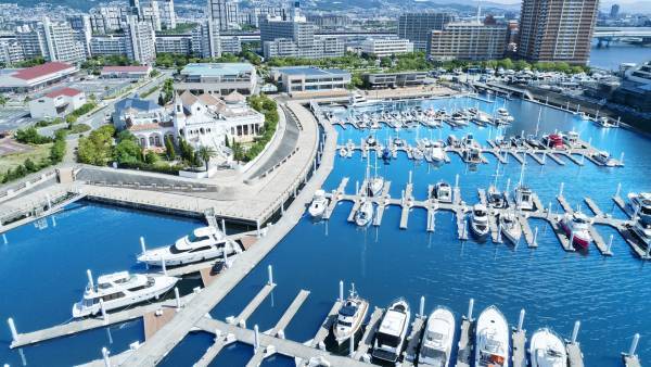 ベイサイドを見渡す緑あふれるガーデンでハワイ気分を満喫！ 『Hawaiian Summer Garden』開催