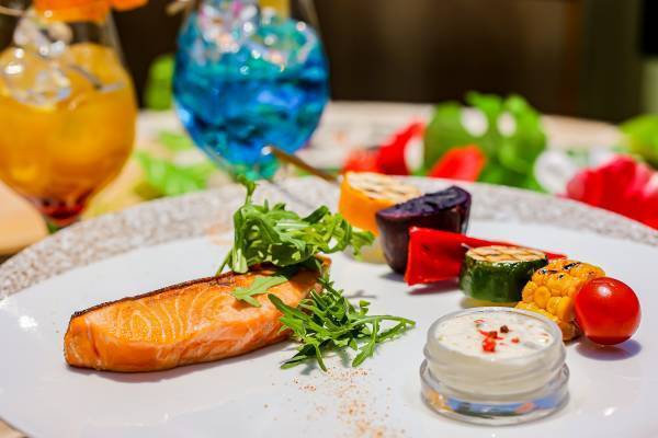 ベイサイドを見渡す緑あふれるガーデンでハワイ気分を満喫！ 『Hawaiian Summer Garden』開催