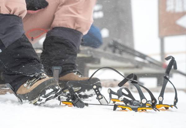 雪の登山道では必須の「アイゼン」10月の累計販売数が前月比の140%達成！