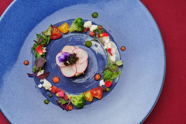 【埼玉・大宮】アートのように美しい「クリスマスディナー」を限定販売！希少なフォアグラ、キャビア、トリュフの世界三大珍味や国産牛など豪華食材を使用