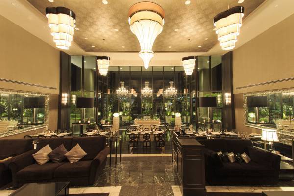 【埼玉・大宮】アートのように美しい「クリスマスディナー」を限定販売！希少なフォアグラ、キャビア、トリュフの世界三大珍味や国産牛など豪華食材を使用