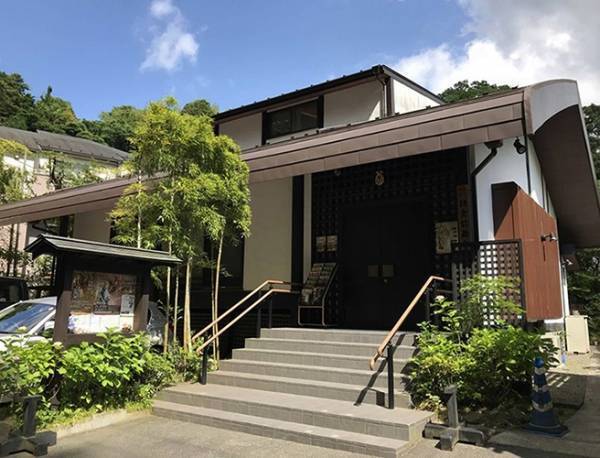 大河ドラマの舞台・鎌倉の能舞台で楽しむ落語　『三遊亭兼好@能舞台』開催決定　カンフェティでチケット発売