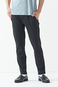 動きやすいのはあたり前！軽くてラクなはき心地を追求したライトテックストレッチパンツ新発売