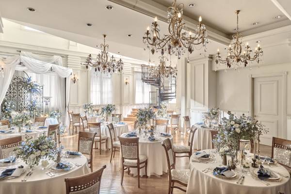 【東京】“青いバラ”でプロポーズの瞬間をよりロマンティックに！「チャペルdeプロポーズ～BLUE ROSE PLAN（ブルーローズプラン）～」誕生