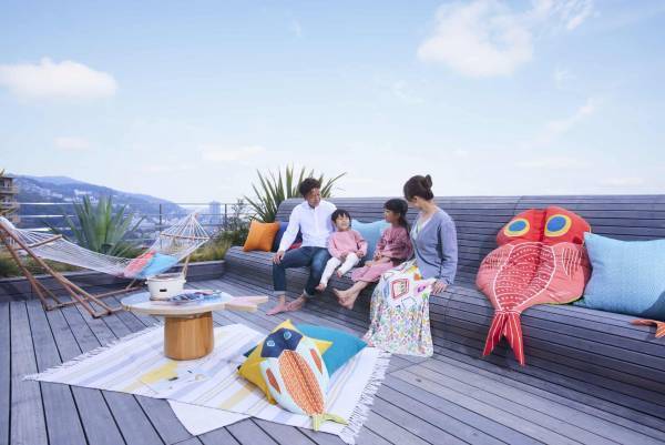 【リゾナーレ熱海】～相模湾を望む開放的なテラスで干物を味わえる～ 干物をモチーフにしたアイテム盛りだくさんの「ヒモノルーム」登場｜期間：2022年9月1日～11月30日