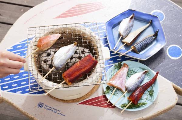 【リゾナーレ熱海】～相模湾を望む開放的なテラスで干物を味わえる～ 干物をモチーフにしたアイテム盛りだくさんの「ヒモノルーム」登場｜期間：2022年9月1日～11月30日