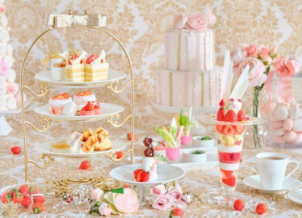 【横浜】10層の贅沢「いちごパフェ」＆キュートな「プリンセスドレスケーキ」付のストロベリー・アフタヌーンティーを限定販売