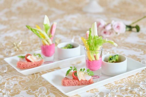 【横浜】10層の贅沢「いちごパフェ」＆キュートな「プリンセスドレスケーキ」付のストロベリー・アフタヌーンティーを限定販売