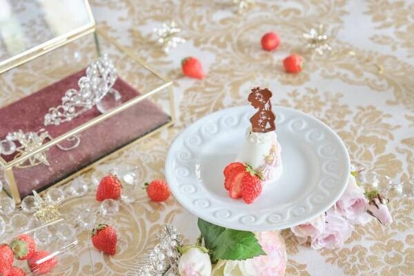 【横浜】10層の贅沢「いちごパフェ」＆キュートな「プリンセスドレスケーキ」付のストロベリー・アフタヌーンティーを限定販売