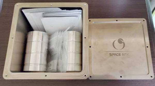 業界初の宇宙散骨「ペット葬」